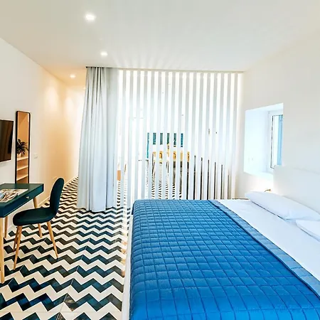 Davalos 14 Luxury איסקיה